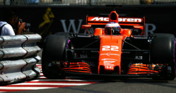 Stratasys goes trackside with McLaren-Honda Racing Stratasys, McLaren, Honda, MCL32, Formula 1, F1, ALM, 3D printing, components, workshop