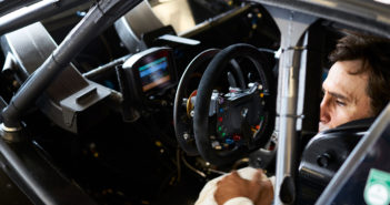 A look at the modifications that enable Alex Zanardi to race the BMW M4 DTM with hand controls A look at the modifications that enable Alex Zanardi to race the BMW M4 DTM with hand controls
