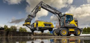 Volvo Construction Equipment improves safety of electric car recovery