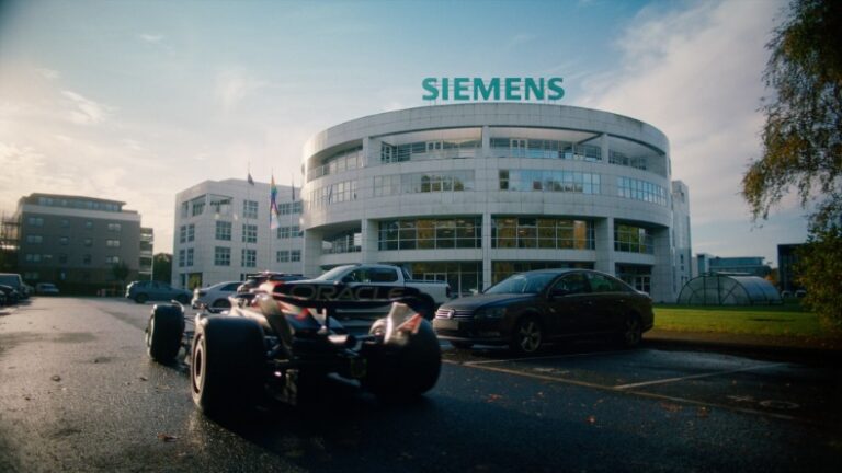 Siemens and Oracle Red Bull Racing celebrate 20 years of collaboration Siemens and Oracle Red Bull Racing celebrate 20 years of partnership