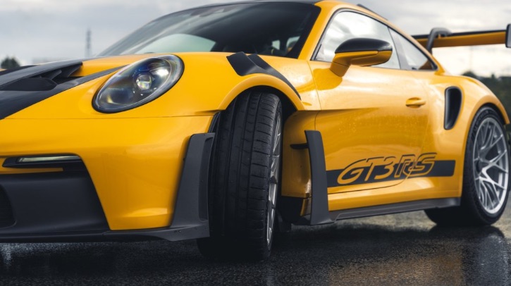 Porsche and Michelin develop wet tire for 911 GT3 RS Porsche and Michelin develop wet tire for 911 GT3 RS
