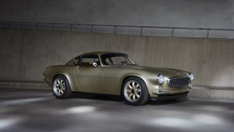 Volvo P1800 Cyan GT.