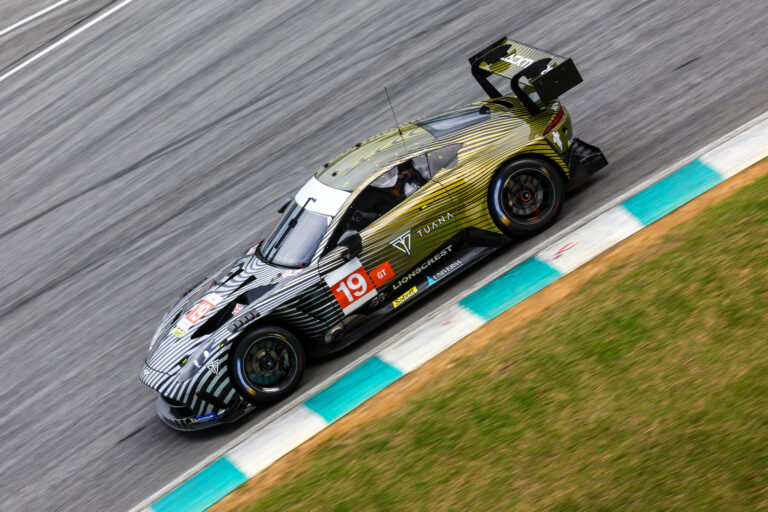 Ecurie Ecosse Blackthorn at speed.