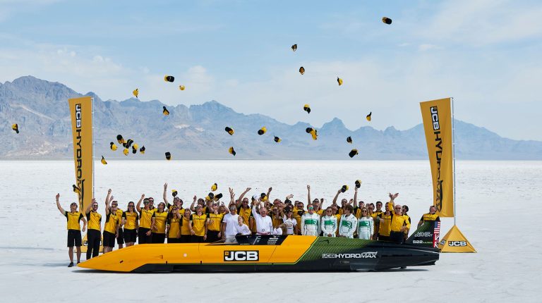 JCB Hydromax sets new world land speed record of 406.320mph JCB Hydromax.
